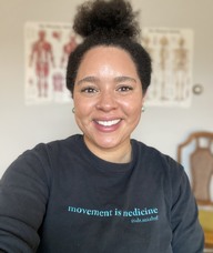 Book an Appointment with Dr. Miah Robichaud-Lorde for Chiropractic / Chiropratique