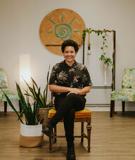 Book an Appointment with Dr. Miah Robichaud-Lorde for Chiropractic / Chiropratique